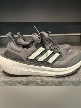 Adidas Ultraboost Light Size 10